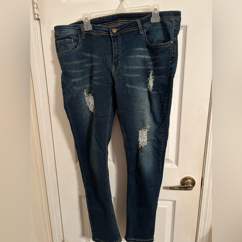 Distressed 2xl jeans
